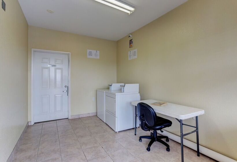 فندق Memorylane Inn & Suites