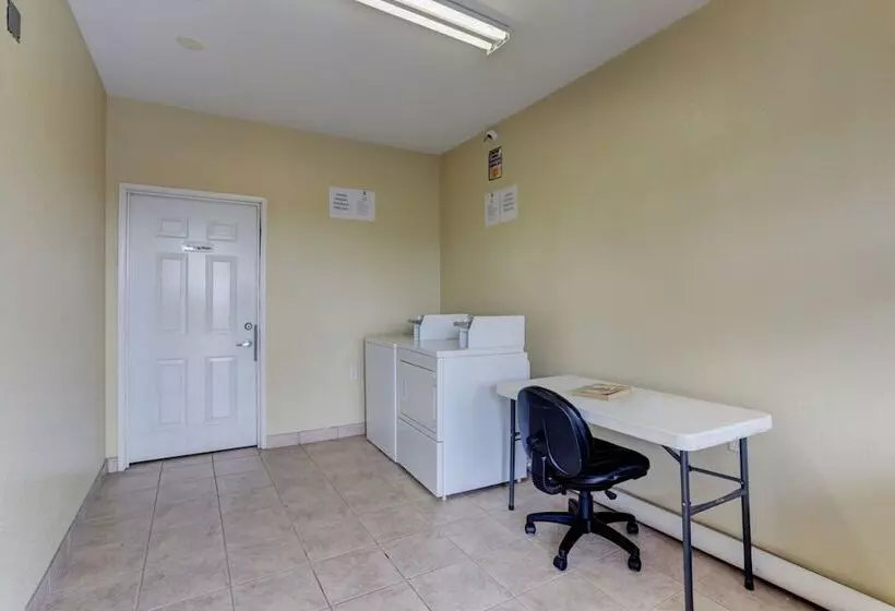 酒店 Memorylane Inn & Suites