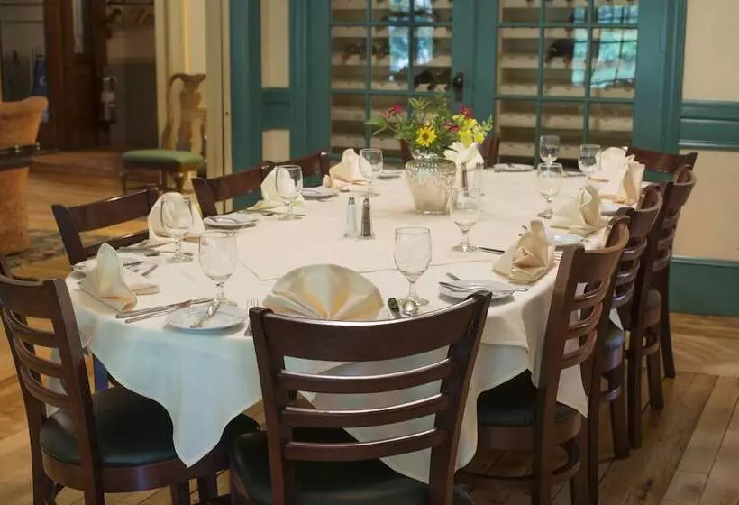 ホテル The Norwich Inn