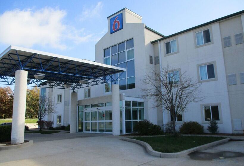 호텔 Baymont By Wyndham Kingdom City