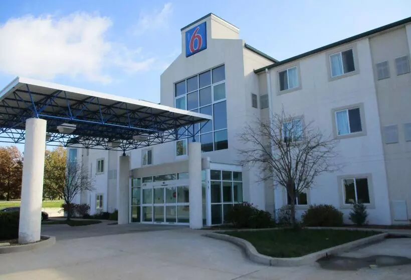 호텔 Baymont By Wyndham Kingdom City