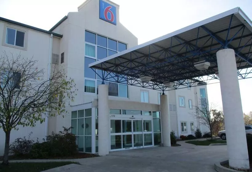 호텔 Baymont By Wyndham Kingdom City