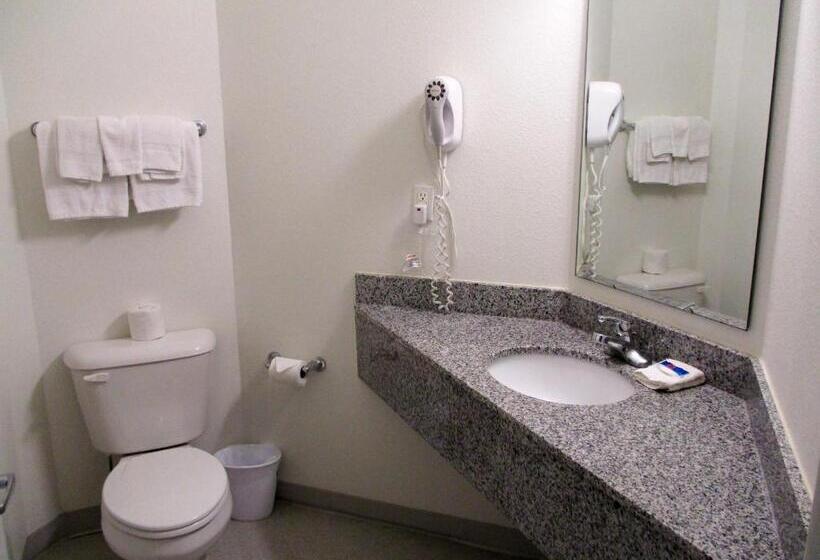 호텔 Baymont By Wyndham Kingdom City