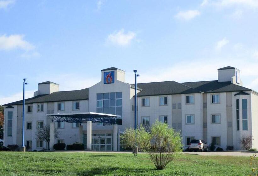 호텔 Baymont By Wyndham Kingdom City