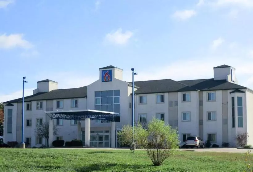 호텔 Baymont By Wyndham Kingdom City