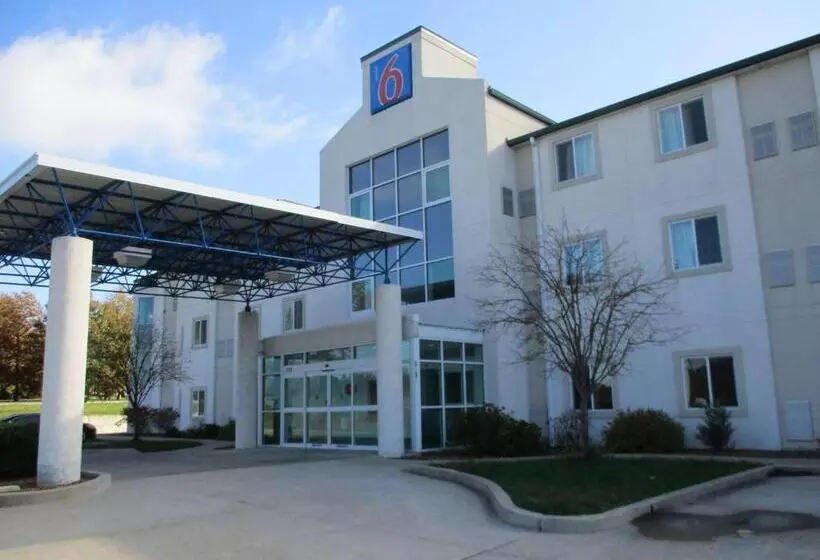 호텔 Baymont By Wyndham Kingdom City