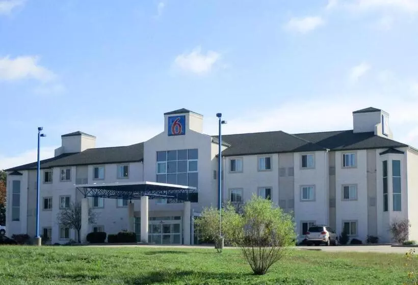 호텔 Baymont By Wyndham Kingdom City