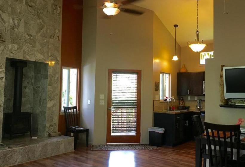 Volcano Singing Forest Cottage