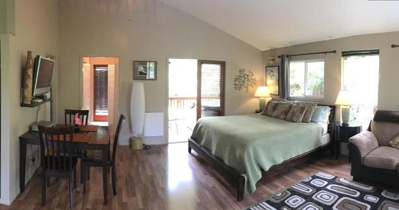 Volcano Singing Forest Cottage