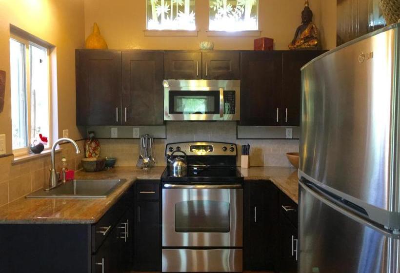 Volcano Singing Forest Cottage