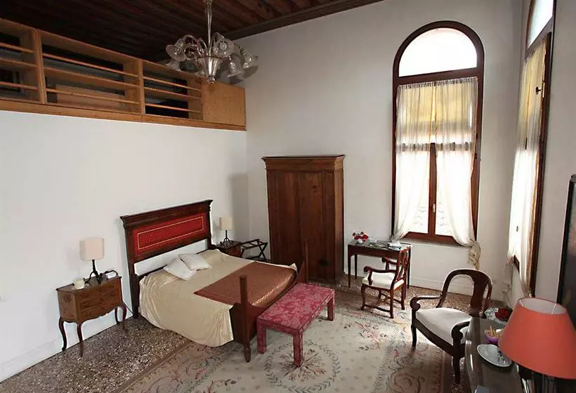 Palazzo Contarini Della Porta Di Ferro