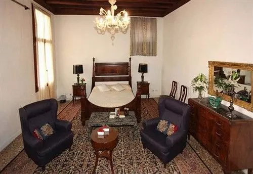 Palazzo Contarini Della Porta Di Ferro