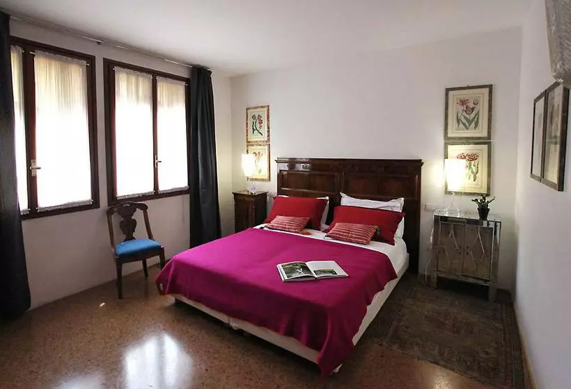 Palazzo Contarini Della Porta Di Ferro