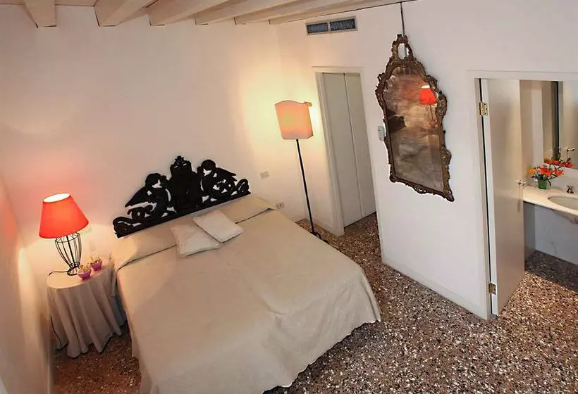 Palazzo Contarini Della Porta Di Ferro