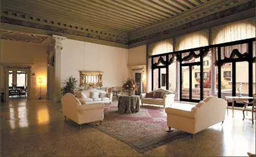 Palazzo Contarini Della Porta Di Ferro