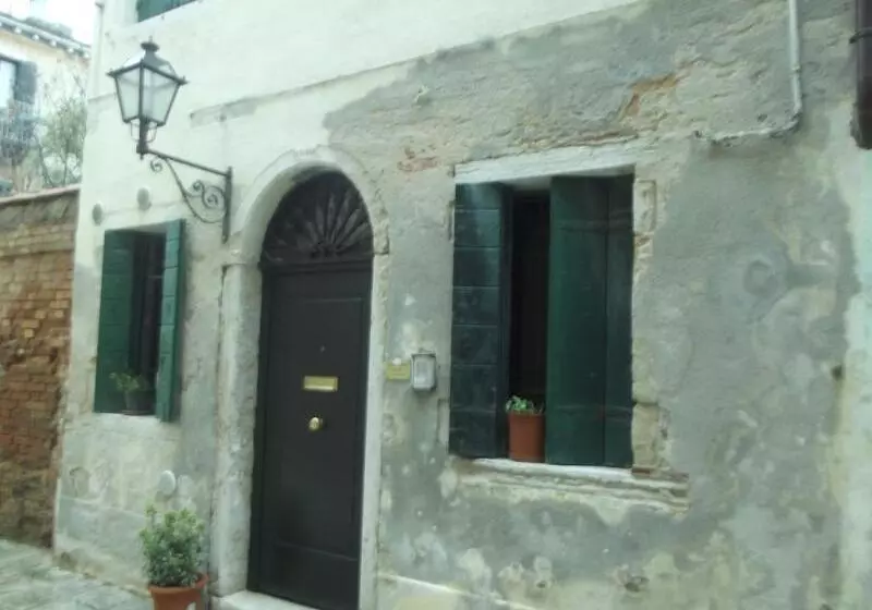 ベッドアンドブレックファースト Alloggi Serena