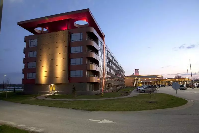 Отель Bally S Quad Cities Casino &