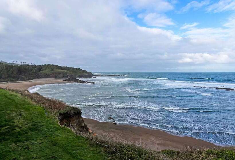 Отель Clarion Inn Surfrider Resort