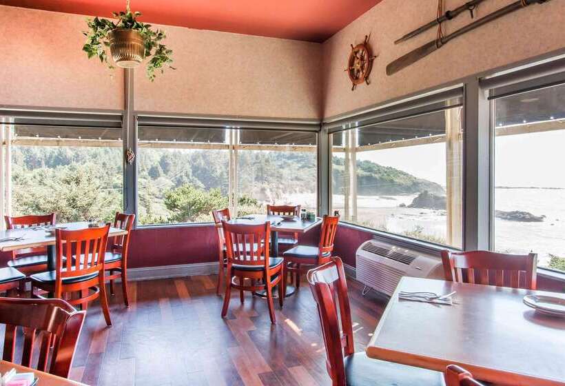 Отель Clarion Inn Surfrider Resort