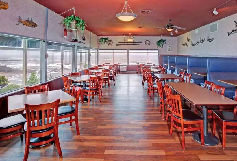 ホテル Clarion Inn Surfrider Resort