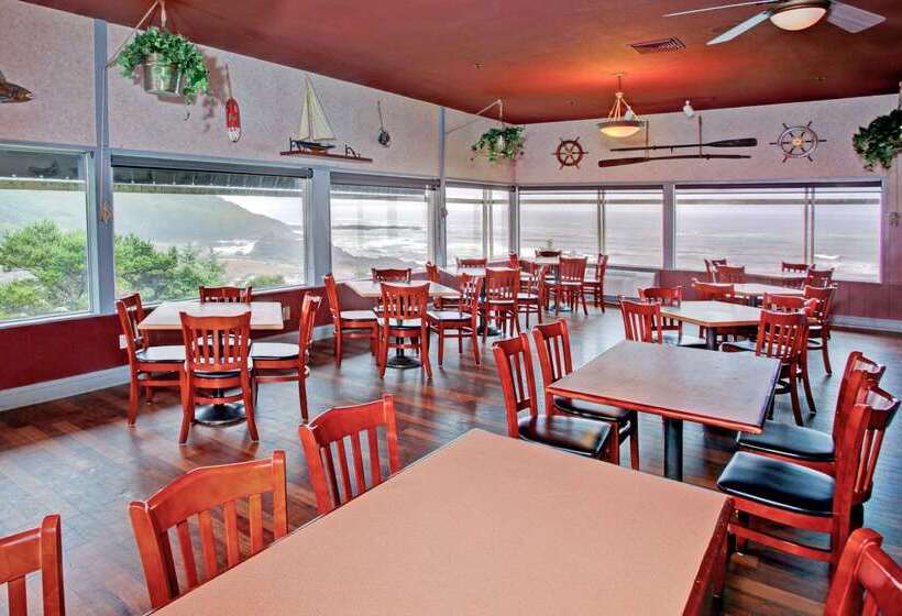 Отель Clarion Inn Surfrider Resort