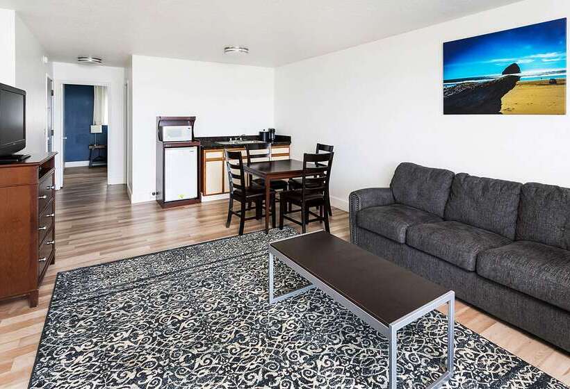 Отель Clarion Inn Surfrider Resort