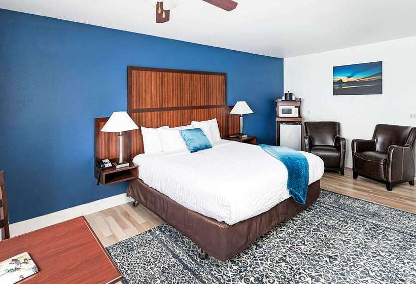 Отель Clarion Inn Surfrider Resort