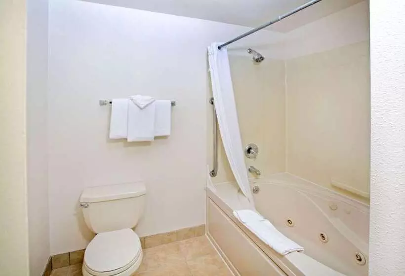 ホテル Clarion Inn Surfrider Resort