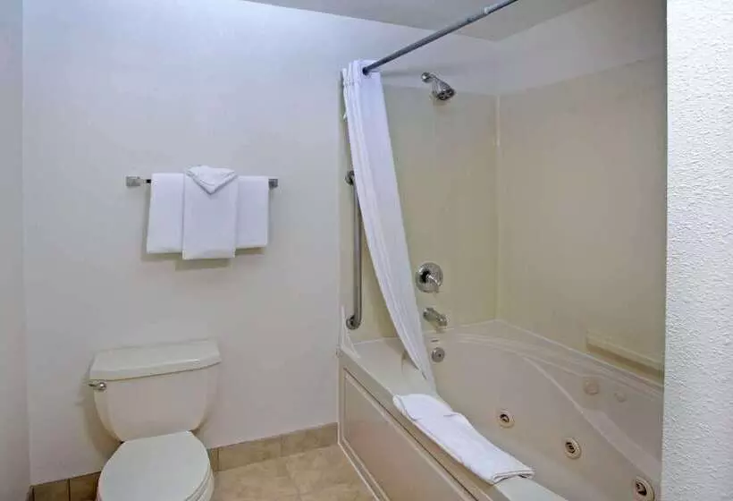 ホテル Clarion Inn Surfrider Resort