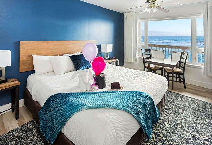 Отель Clarion Inn Surfrider Resort