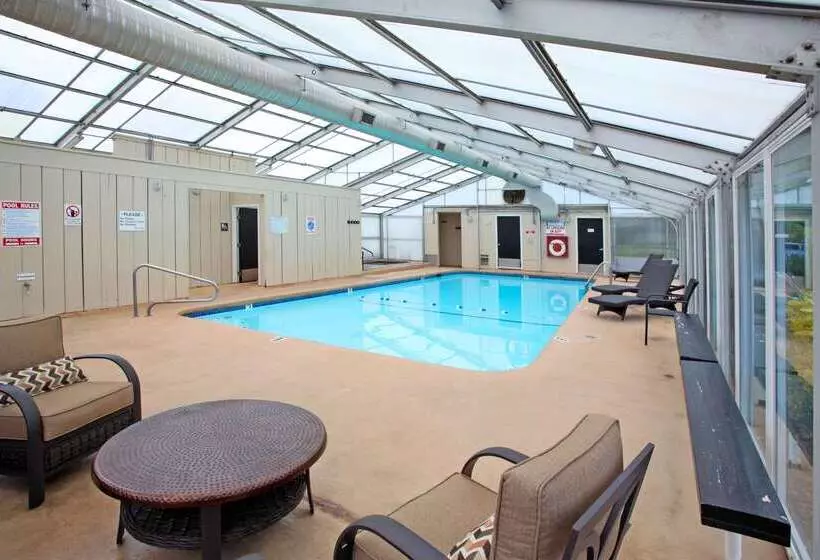 ホテル Clarion Inn Surfrider Resort