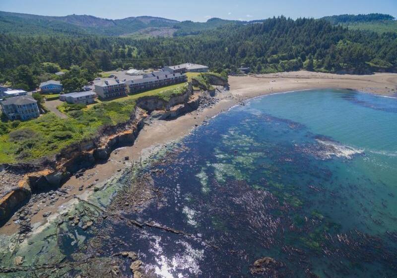 Отель Clarion Inn Surfrider Resort