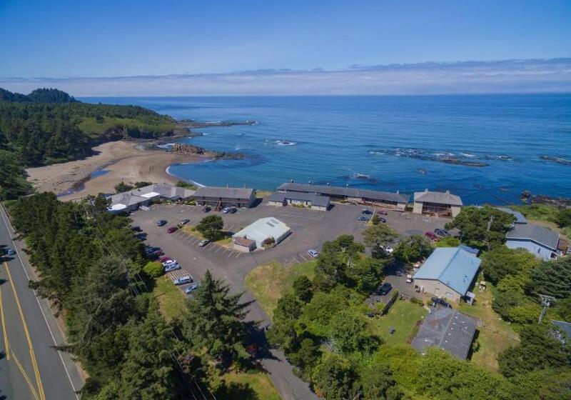 Отель Clarion Inn Surfrider Resort