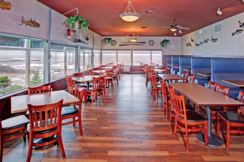 Отель Clarion Inn Surfrider Resort