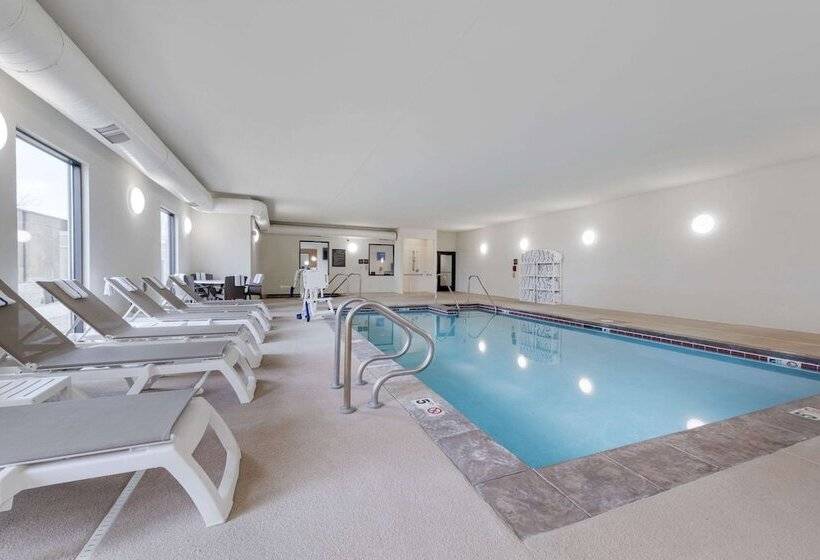 호텔 Comfort Suites And Conference Center