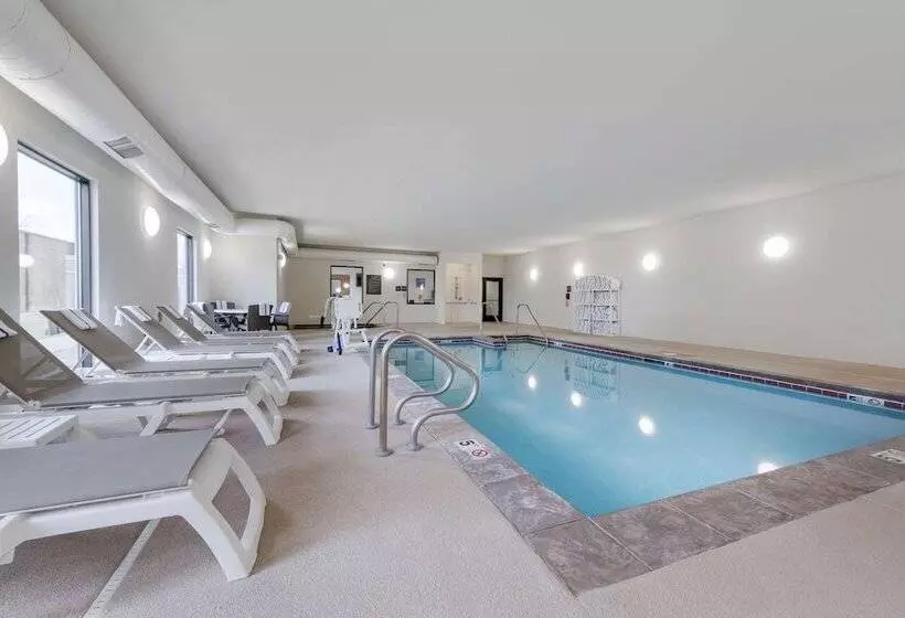 هتل Comfort Suites And Conference Center