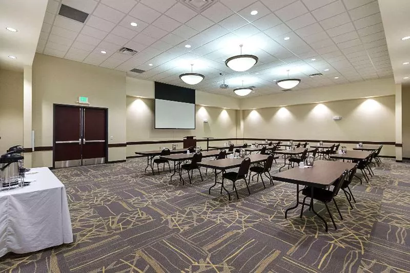 هتل Comfort Suites And Conference Center