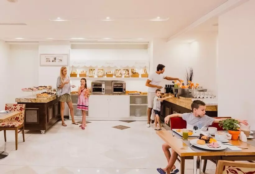 Estepona Hotel & Spa Resort