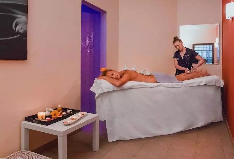 Estepona Hotel & Spa Resort