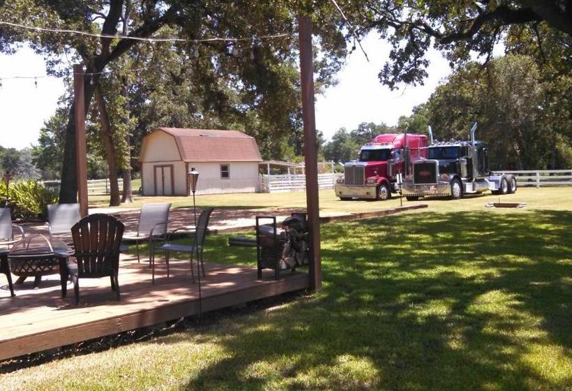 Отель Hempstead Country Inn & Suites