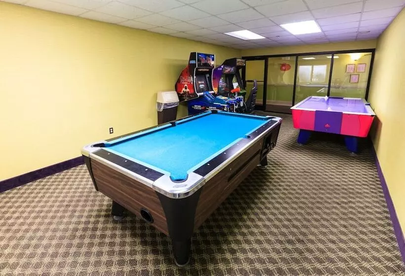 Hotelli Park Grove Inn