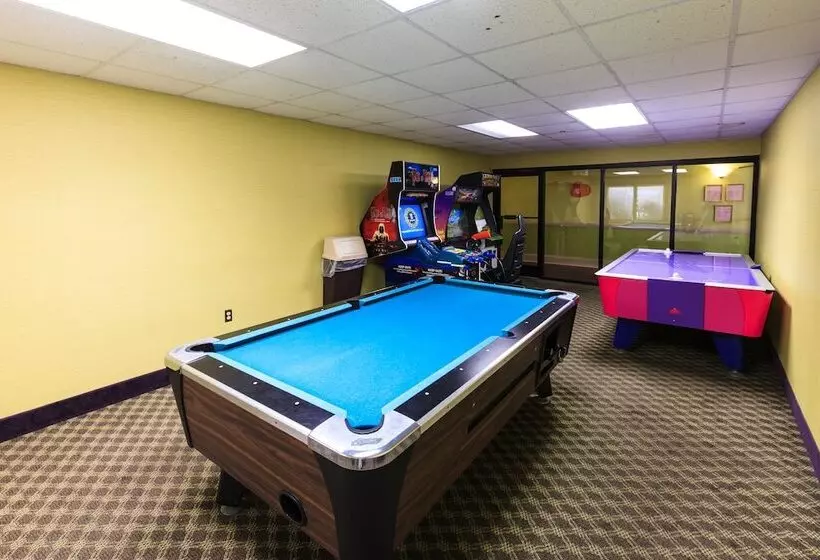 Hotelli Park Grove Inn