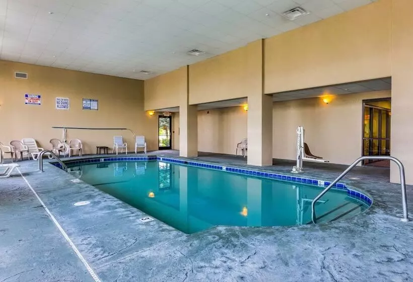 Hotelli Park Grove Inn