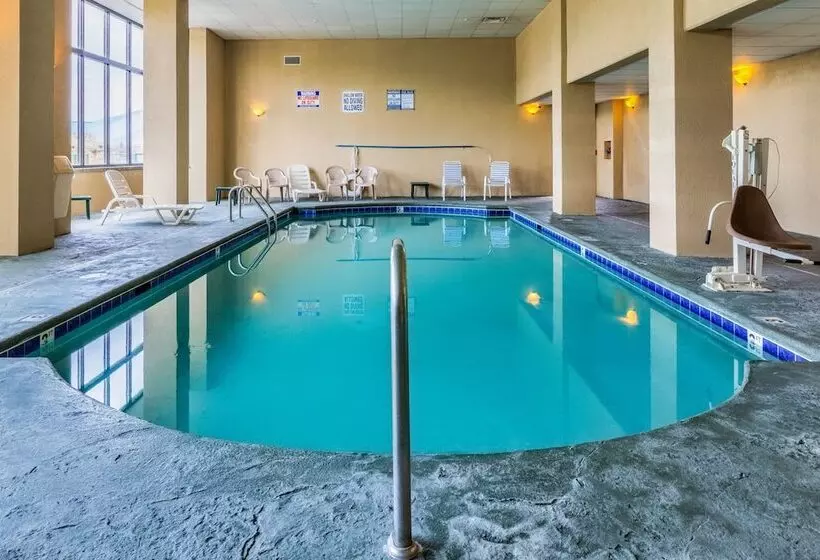 Hotelli Park Grove Inn
