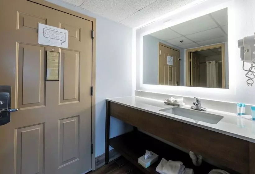 Hotelli Park Grove Inn
