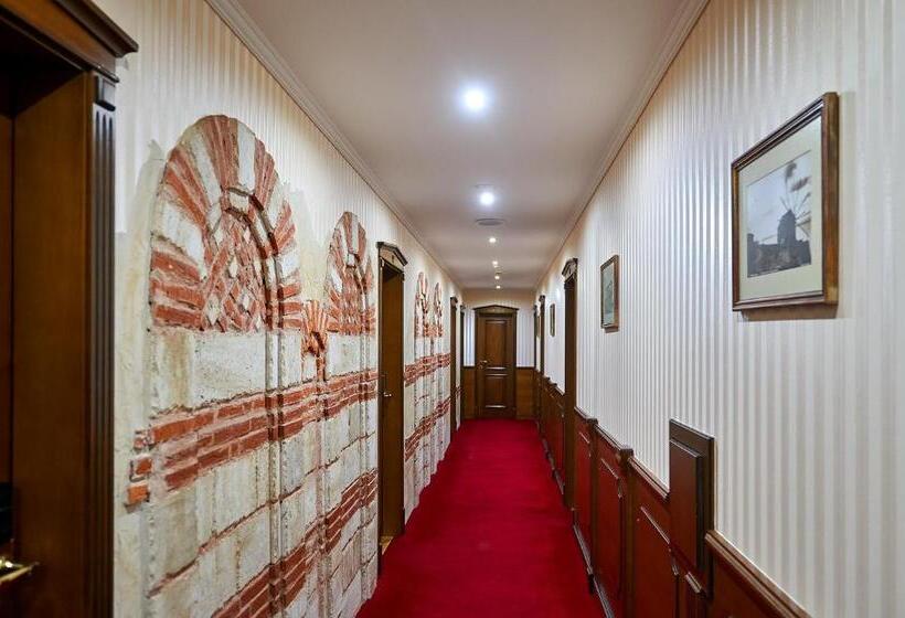 هتل Saint John Baptist Nessebar