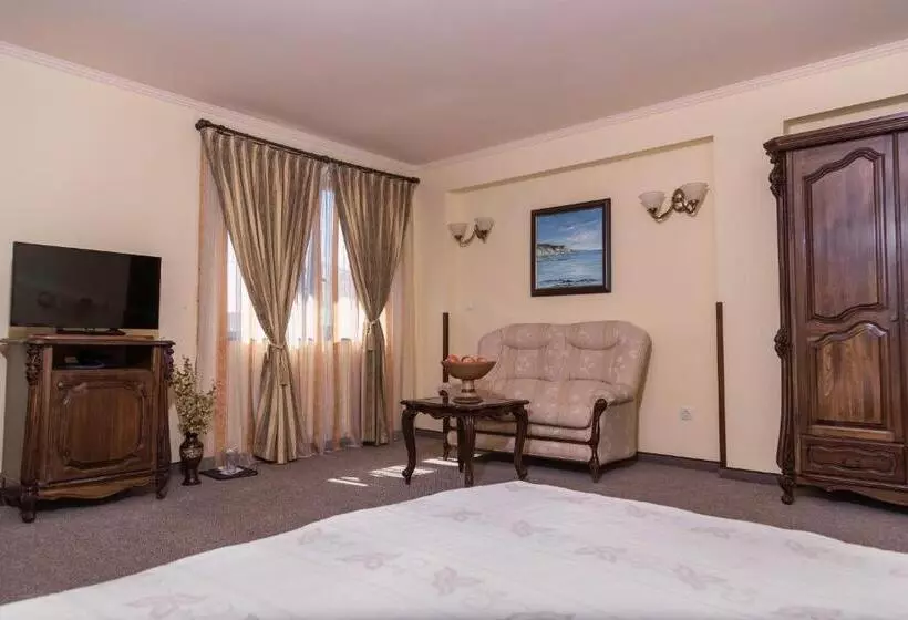 Hotel Saint John Baptist Nessebar