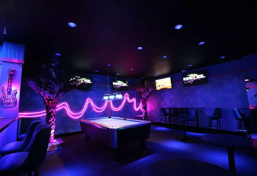 호텔 The Economy Inn