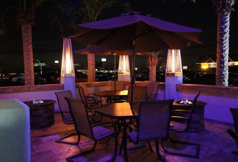 בית מלון כפרי The Economy Inn