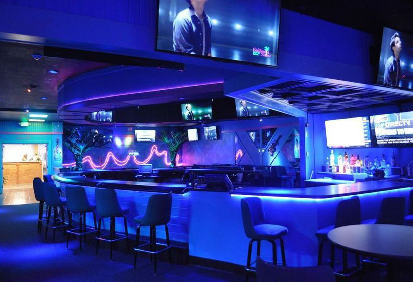 בית מלון כפרי The Economy Inn